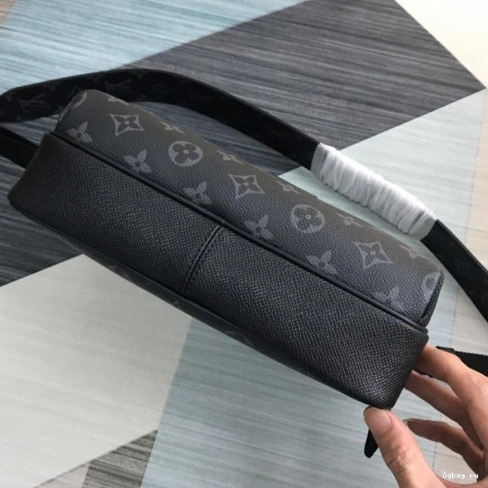 OUTDOOR MESSENGER LOUIS VUITTON 0808